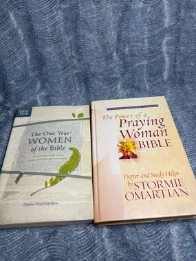Women’s Spiritual Growth Bundle: Stormie Omartian NIV Bible + 1-Year Devotional